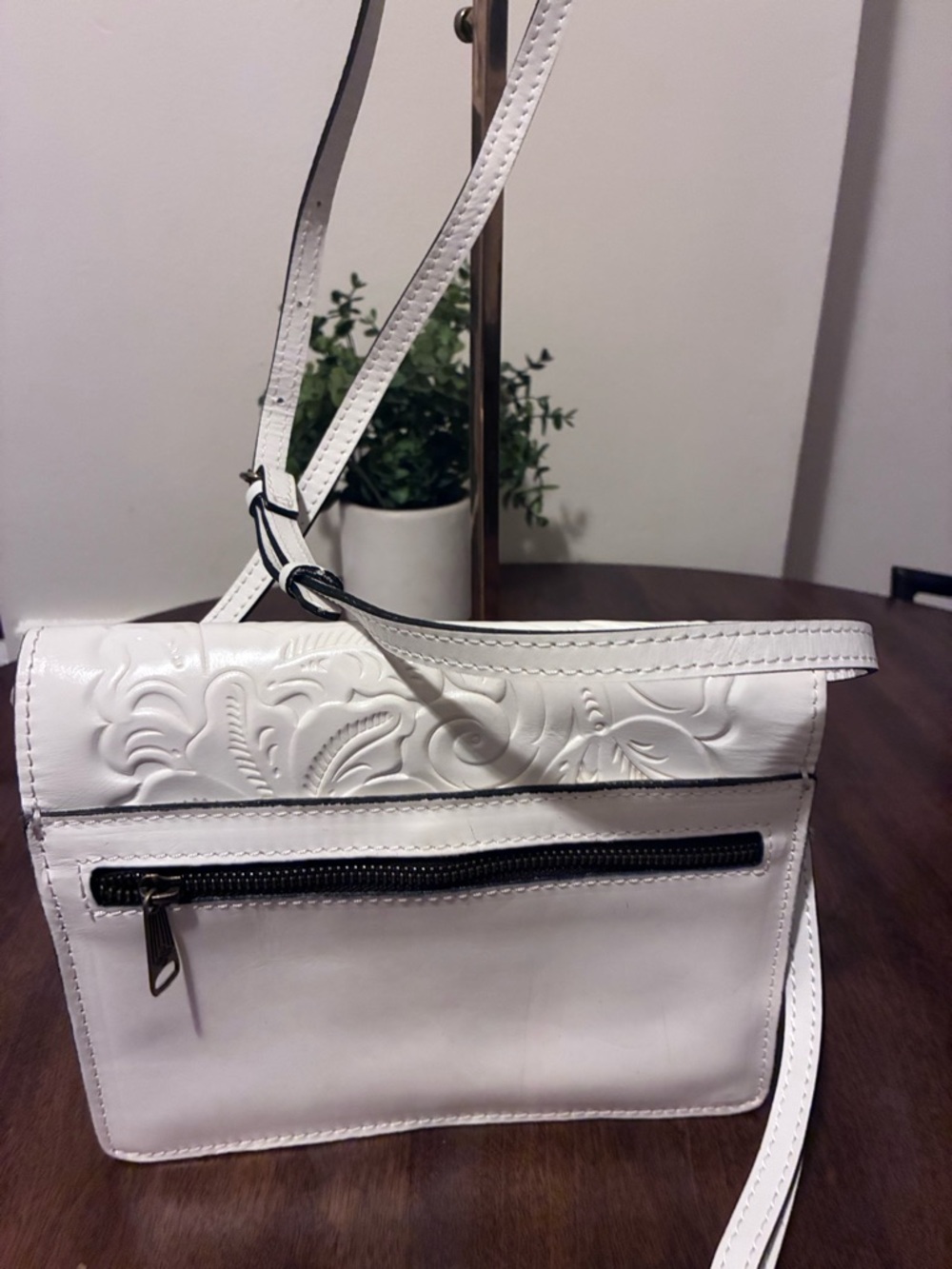 Patricia Nash White Embossed Floral Leather Crossbody - Picture 5 of 10